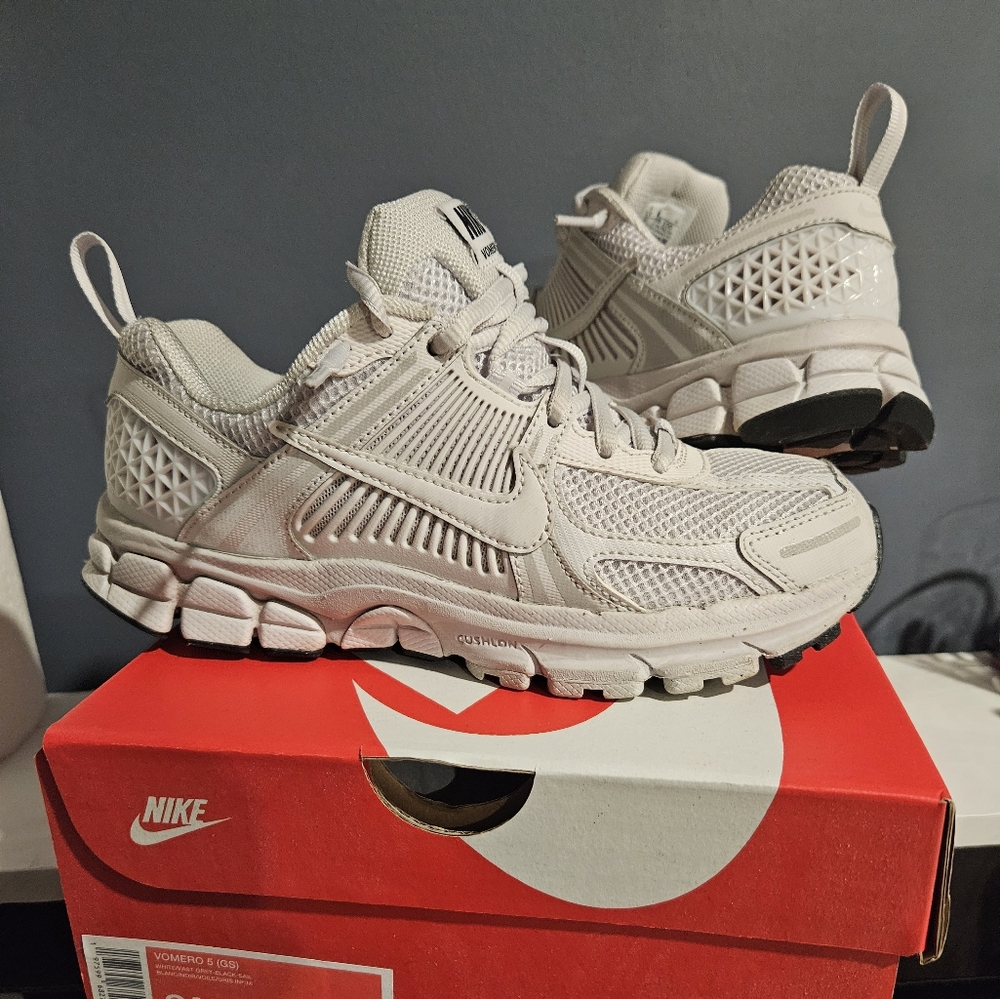 Nike VOMERO 5